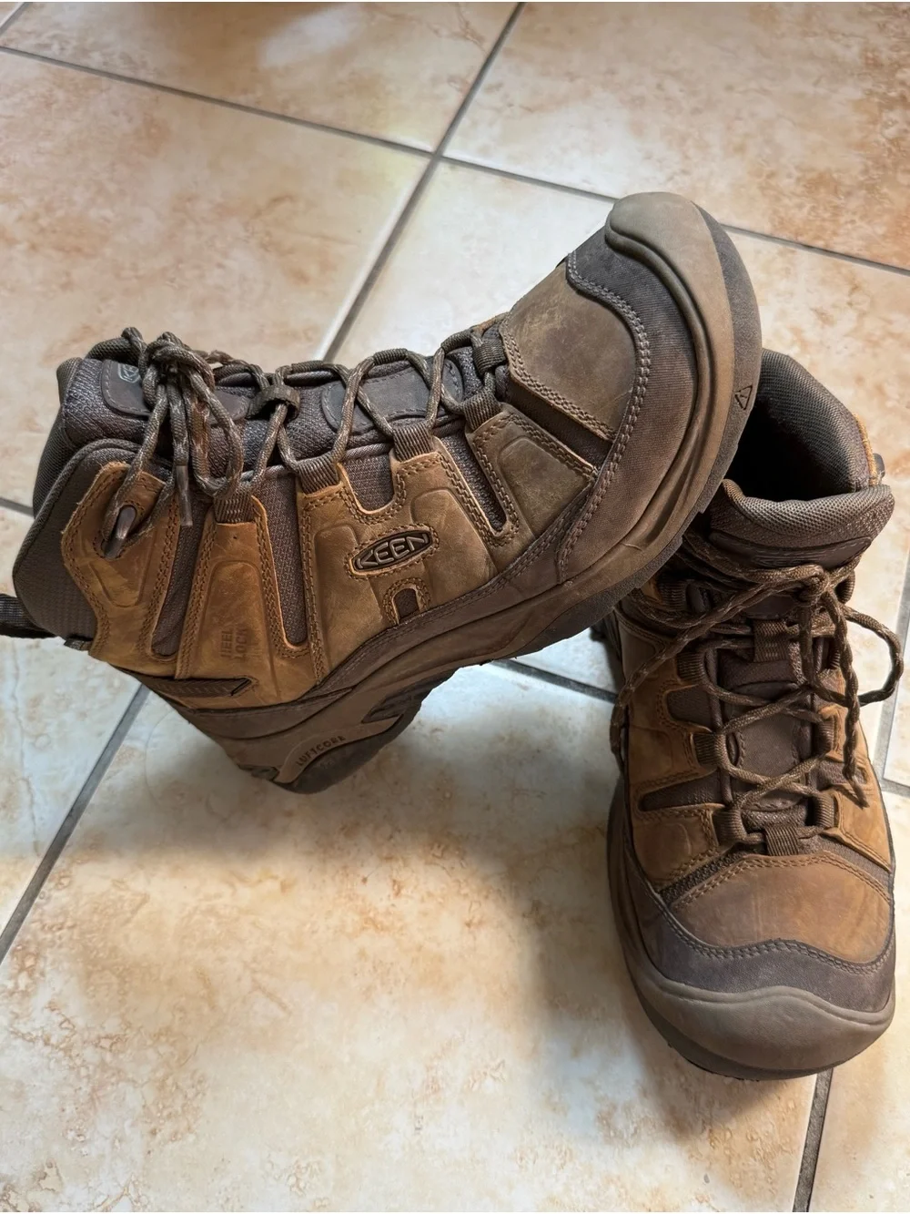 KEEN Men's Circadia Waterproof Mid Boots Size 8
